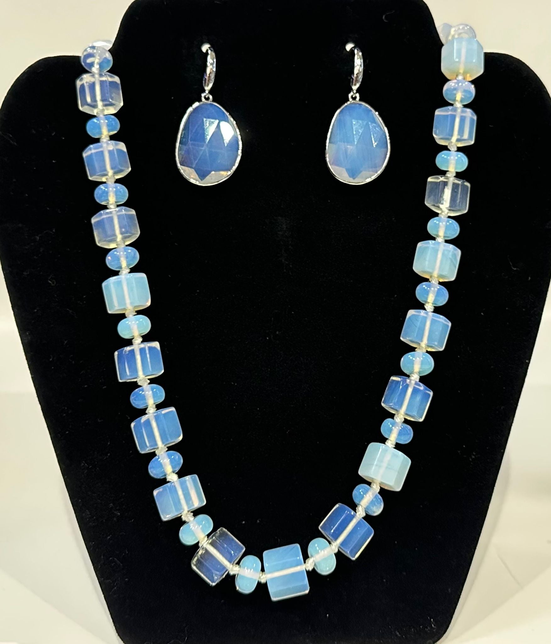 Set colier cu cercei din opalit